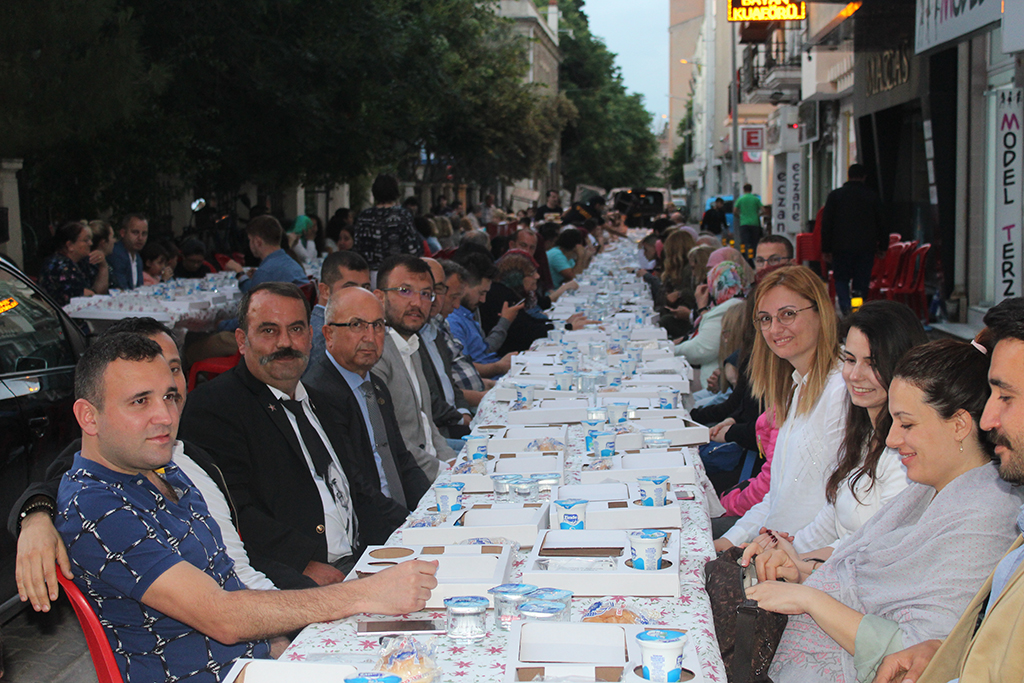 KADEM'den vatandaşlara iftar yemeği