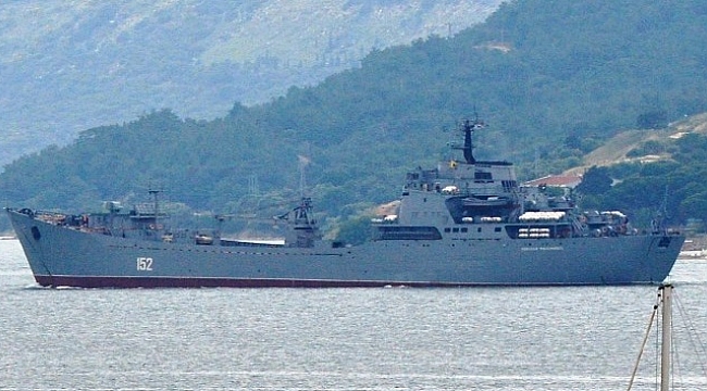 Rus savaş gemisi Çanakkale Boğazı’ndan geçti