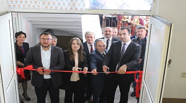 Umurbeyli kadınların el emekleri ’Öğrenme Şenliği’ sergisinde görücüye çıktı