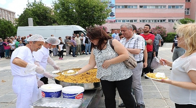 AK Parti Çanakkale’den 5 bin kişilik pilav ikramı
