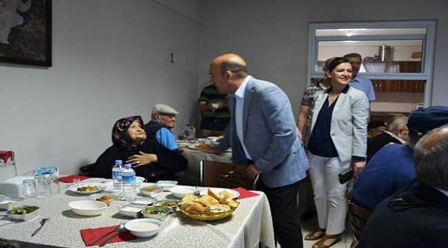 Biga TSO huzurevinde iftar verdi