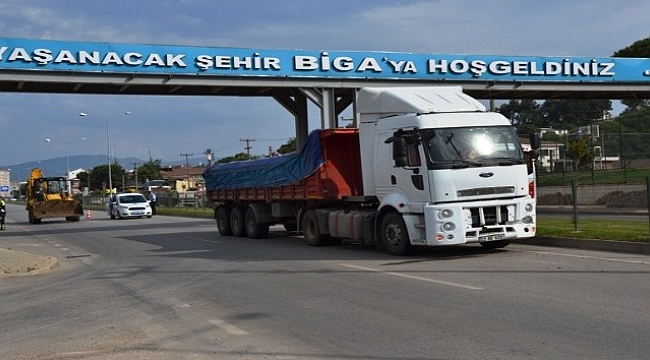 Otomobil ile tır çarpıştı