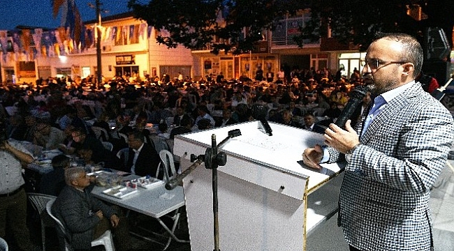 Turan Yenice’de iftarda vatandaşlarla bir araya geldi