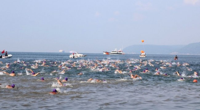 Çanakkale'de Troya Açık Su Yüzme Yarışı Gerçekleşti