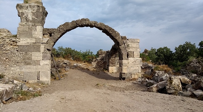"TROYA KÜLTÜR ROTASI" PROJESİNDE  SAHA ÇALIŞMALARI BAŞLADI