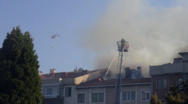 Çanakkale'de Otluk Alanda Çıkan Yangın Evlere Zarar Verdi