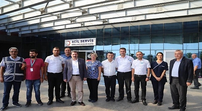 Vali Tavlı, Mehmet Akif Ersoy Devlet Hastanesinde vatandaşlarla bayramlaştı