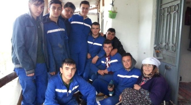 Bana Bir El Uzat' Projesine Öğrencilerden Destek