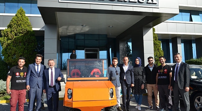Umurbey Belediyesi sponsor oldu, ÇOMÜ'lü öğrenciler konuşan elektrikli otomobil üretti