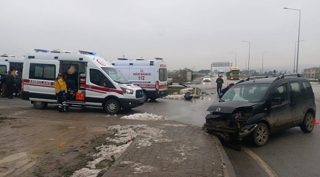 Çanakkale'de Trafik Kazası: 3 Yaralı