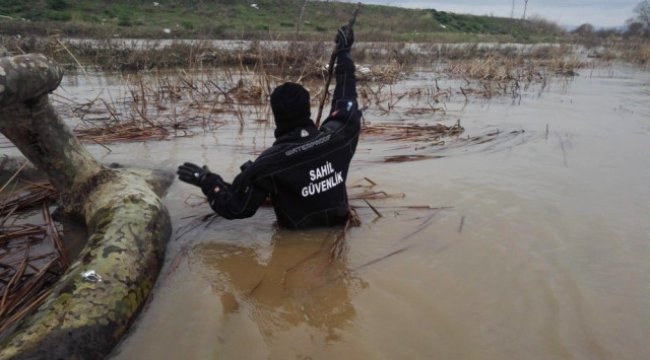 Çaya Atlayan Adamı Arama Çalışmaları Sürüyor