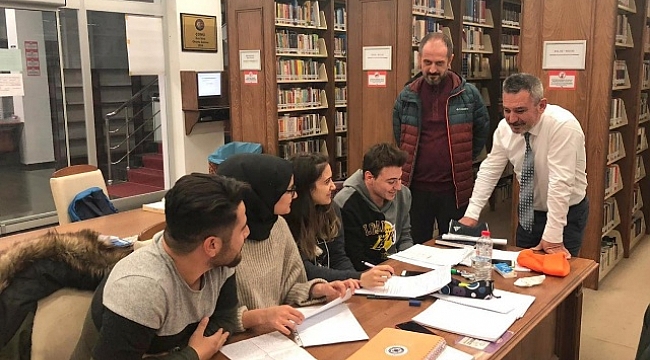 Rektör Prof. Dr. Yücel Acer, Kütüphaneyi Ziyaret Etti