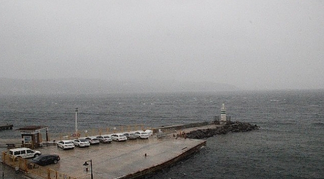 Çanakkale'de fırtına etkili oluyor: Boğaz kapatıldı