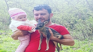 2 yavru ile yan yana selfie