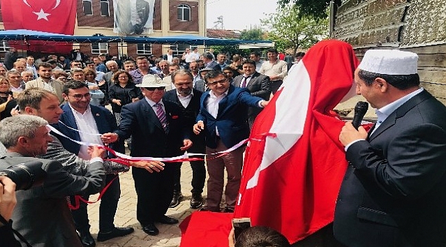 Başkan Öz Atatürk büstünün açılışını yaptı