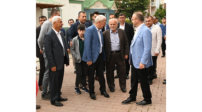 Turan,Bayram namazını baba ocağında kıldı.
