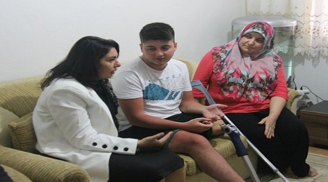 Trafik kazasında ayağını kaybeden gence milletvekilinden destek