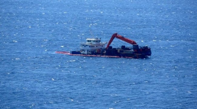 Bozcaada'da karaya oturan gemi kurtarıldı