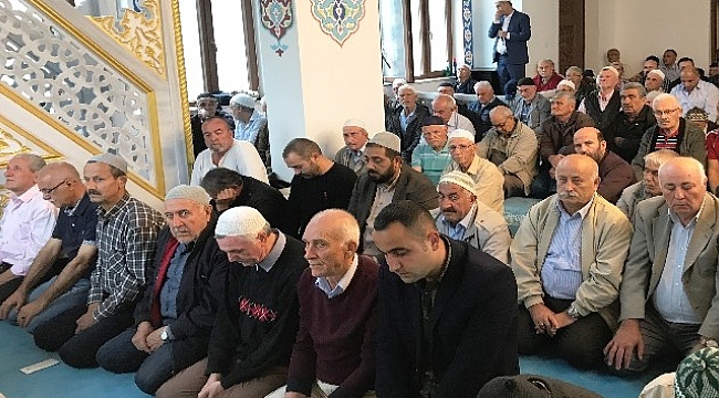 Şehitler Camii dolup taşıyor