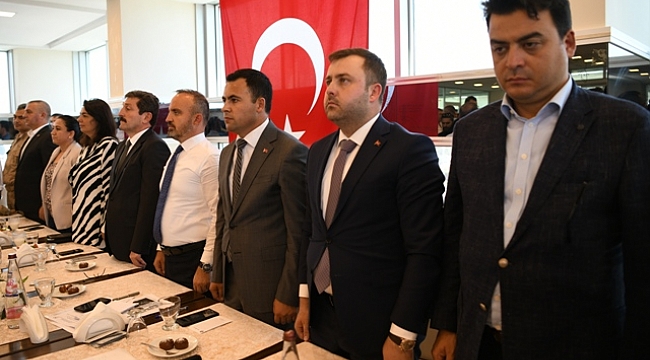 Turan, “O annelere destek olmak sizi AK Partili yapmaz sizi İnsan yapar”