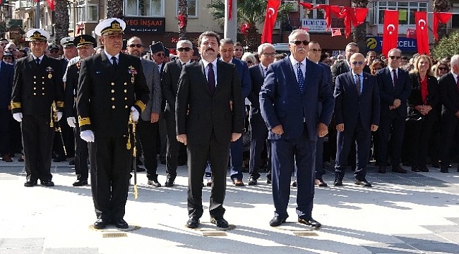 29 Ekim kutlamaları çelenk sunma töreni ile başladı