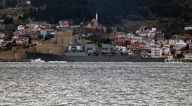 ABD askeri gemisi Çanakkale Boğazı'ndan geçti