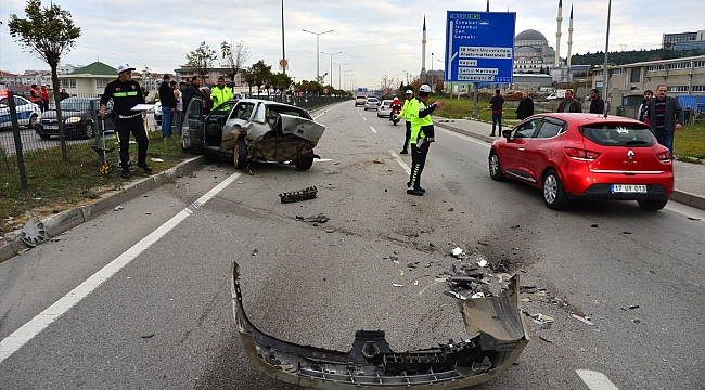 Çanakkale'de trafik kazası: 3 yaralı