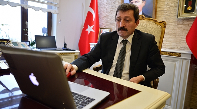 Çanakkale Valisi Orhan Tavlı AA'nın "Yılın Fotoğrafları" oylamasına katıldı