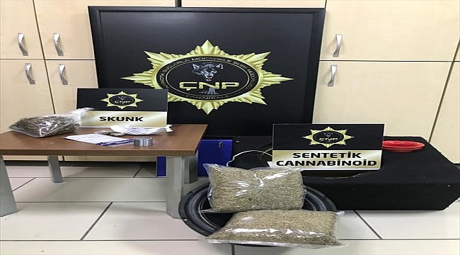 Hoparlörün içine saklanan uyuşturucuyu polis köpeği buldu