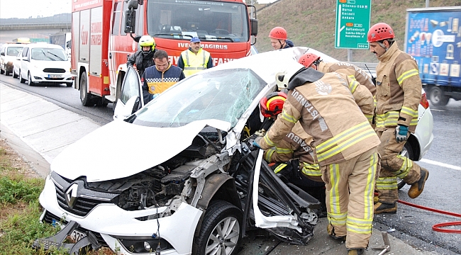 Kaygan zeminde iki otomobilin çarpıştığı kazada bir kişi öldü