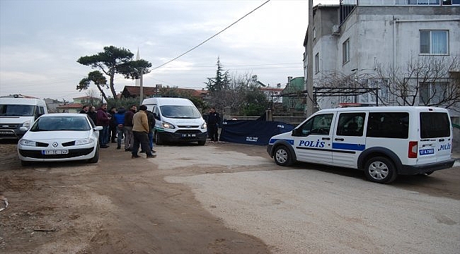 Bayramiç'te sokakta erkek cesedi bulundu