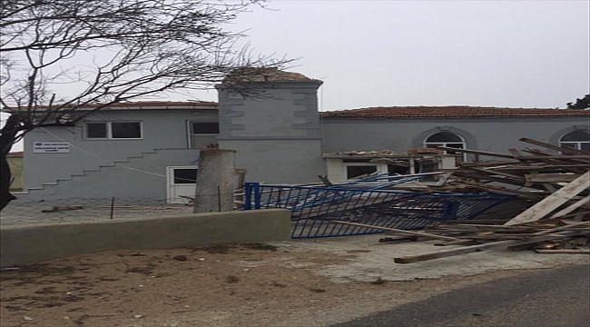 Edirne'de şiddetli rüzgar nedeniyle caminin minaresi yıkıldı
