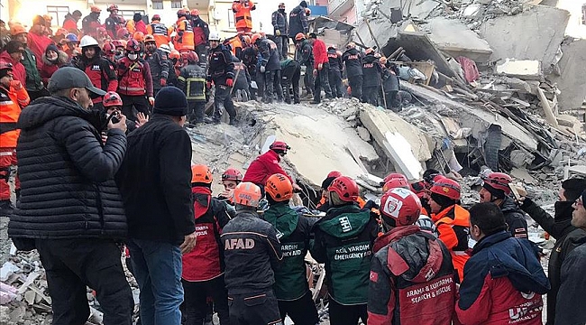 İki kişi daha enkaz altından kurtarıldı