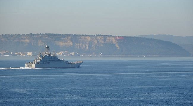 Rus askeri gemisi Çanakkale Boğazı'ndan geçti