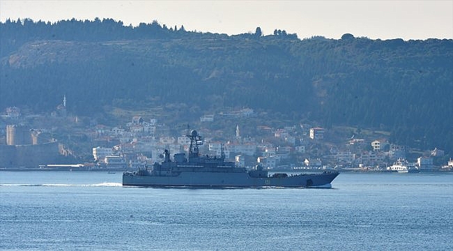 Rus askeri gemisi Çanakkale Boğazı'ndan geçti