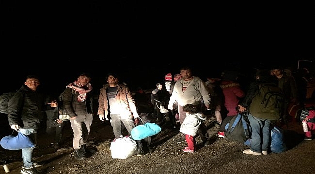 Avrupa'ya gitmek isteyen düzensiz göçmenler Çanakkale'de sahillere gelmeye başladı