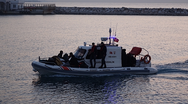 Ayvacık'ta 37 düzensiz göçmen yakalandı