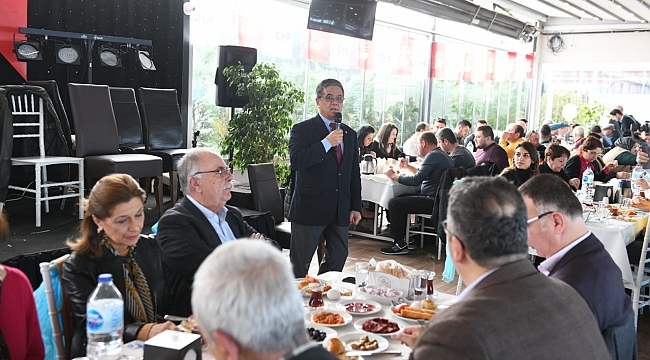 Metin Ümit Ural CHP’li il delegeleri ile birlik beraberlik dayanışma kahvaltısında bir araya geldi.