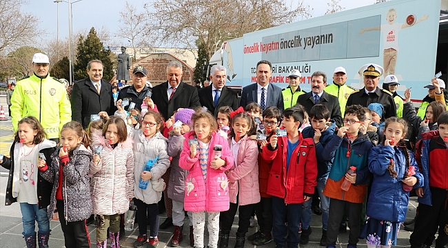 Mobil Trafik Eğitim Tırı" Çanakkale'de