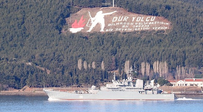 Rus askeri gemisi Çanakkale Boğazı'ndan geçti