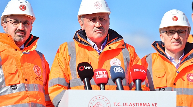 Ulaştırma ve Altyapı Bakanı Turhan 1915 Çanakkale Köprüsü inşaatında incelemede bulundu