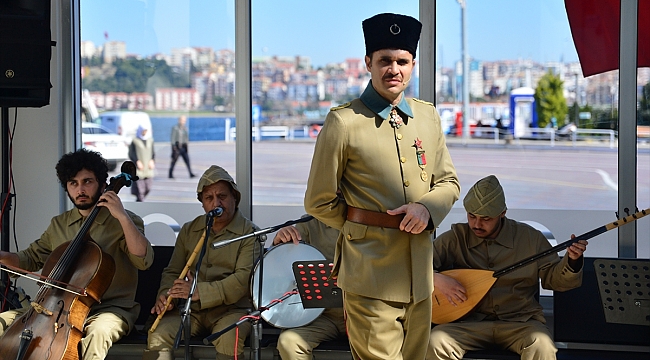 Çanakkale Boğazı'ndaki feribot yolcularını 105 yıl öncesine götürecekler