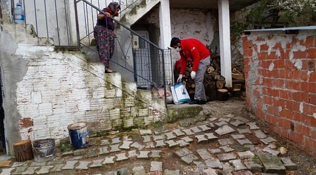 Çanakkale Valiliği bünyesinde oluşturulan Vefa Sosyal Destek Grubu'ndan yaşlılara tam destek