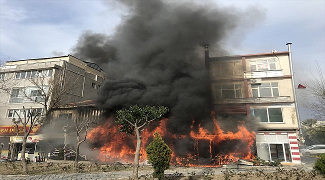 Çanakkale'de iş yeri yangını hasara neden oldu