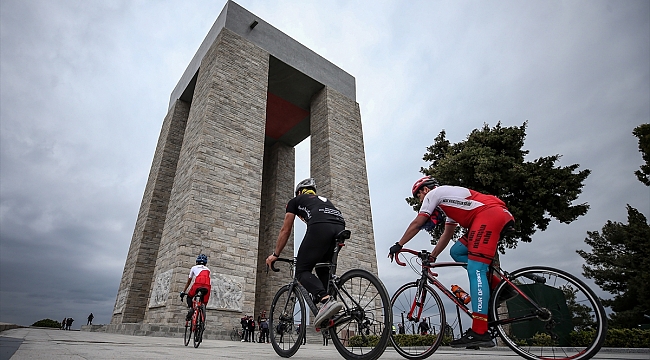 Düzce'den "Şehitler Diyarı"na 515 kilometre pedal çevirdiler