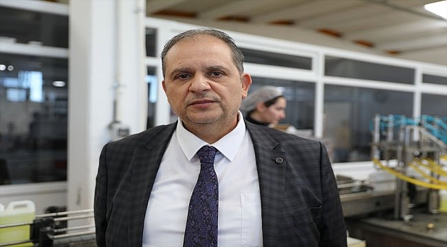 Kolonya üreticileri gece gündüz çalışarak talebi karşılamaya çalışıyor