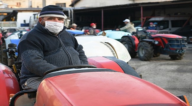 Lapseki'de dezenfeksiyon çalışmalarına meyve üreticilerinden destek