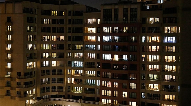 Sağlık çalışanlarına alkışlı destekte üçüncü gün