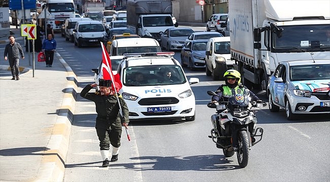 Şehitler için  Çanakkale'ye yürüyor