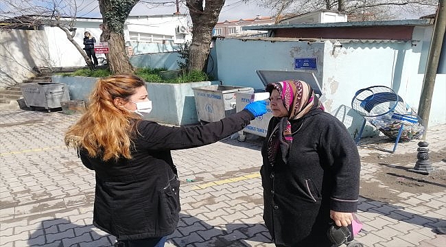 Ayvacık'ta pazaryerine girişlerde kuyruk oluştu
